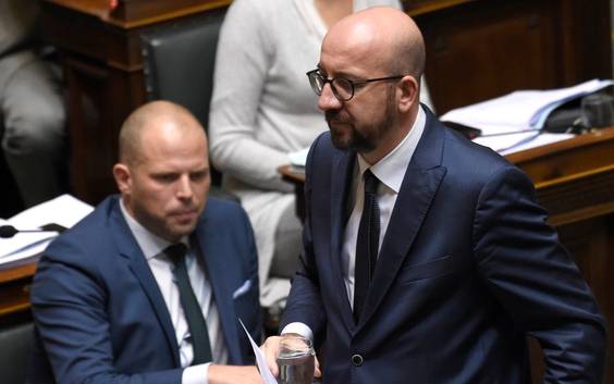 Live - Bilaterale gesprekken duren voort, premier zoekt koortsachtig naar een oplossing