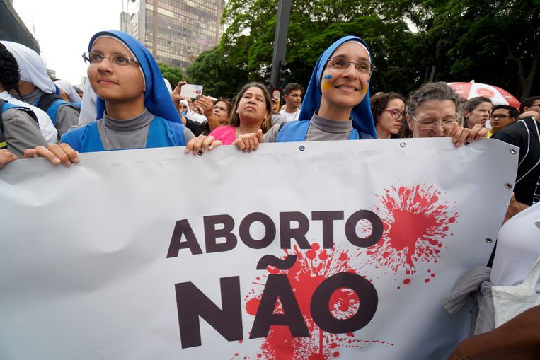 Braziliaans Meisje Van 10 In Achterbak Naar Ziekenhuis Om Anti Abortusactivisten Te Ontlopen De Volkskrant