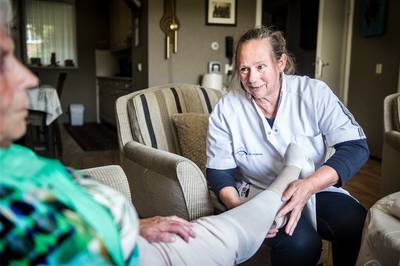 Kamer: Wijkverpleegkundigen gespaard bij zorgbezuiniging