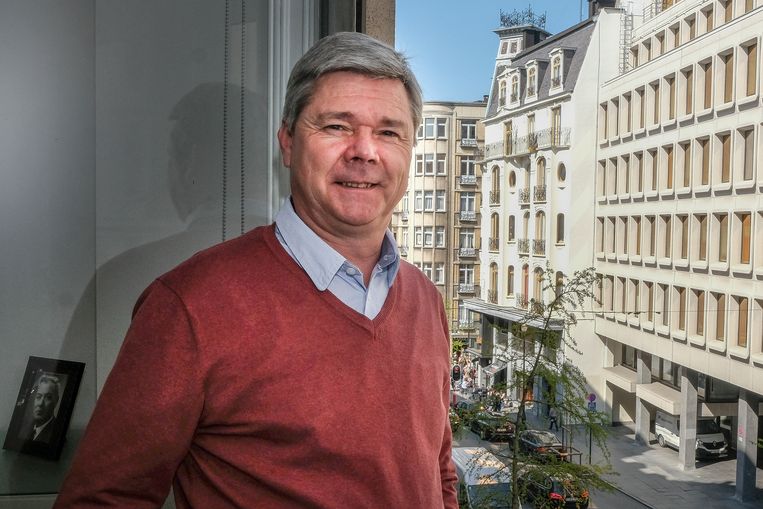 Dominiek Lootens (54) blijft als een veteraan lijsttrekker voor het Brussels Parlement. Sinds 1995 heeft hij daar een zetel, in het begin nog onder het Vlaams Blok, maar achteroverleunen doet hij daar niet: “Ik heb dikwijls gezegd: men moet niet aan de macht zijn om macht te hebben.”