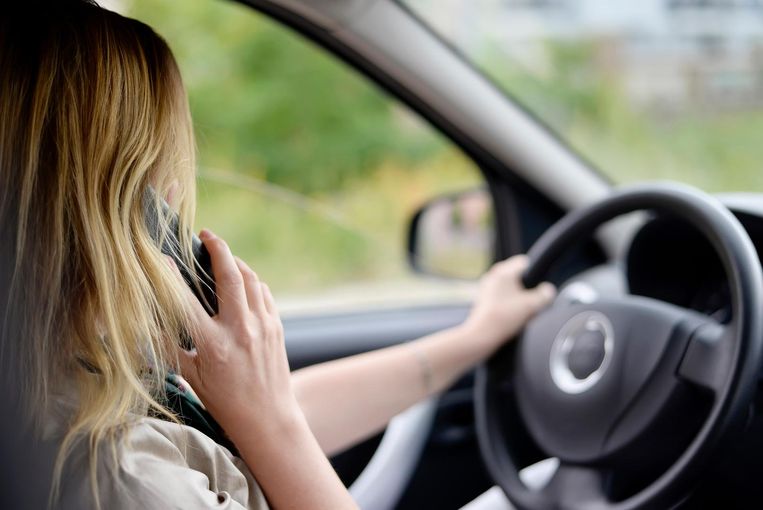 Bellen achter het stuur? In Limburg minste kans op een boete Binnenland Nieuws HLN