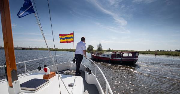 Corona Kort Alphen | Politie: ‘Houd ook tijdens varen 1,5 meter afstand'.