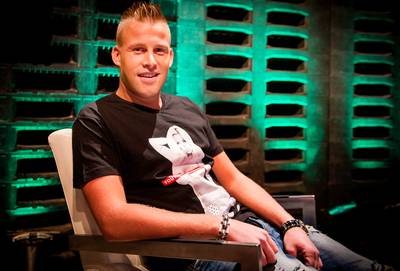 Trotse Matsoe Matsoe (27) poseert met pasgeboren zoontje