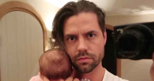 Baby Kiki put Simon Keizer uit | Show | AD.nl