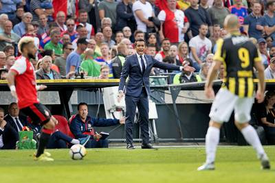 Van Bronckhorst vindt dat Feyenoord nog wel een paar stappen moet maken