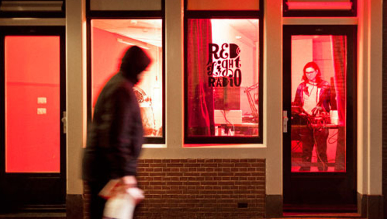 Plaatjes draaien op de Wallen Het Parool