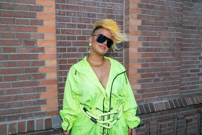 Eva Simons valt net niet uit infinitypool en Kim-Lian stopt met bed & breakfast