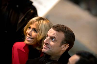 Macron schreef erotisch verhaal over romance met Brigitte