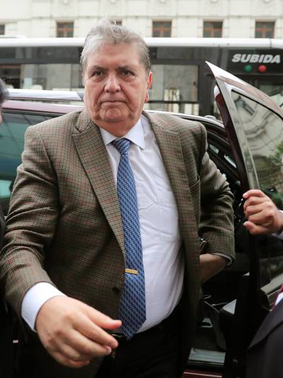 Van omkoping verdachte oud-president Peru pleegt zelfmoord