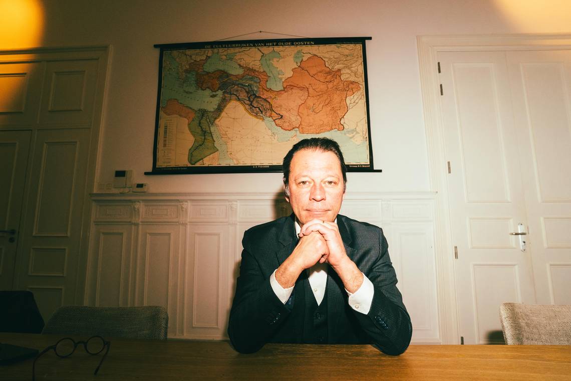 Midden-Oosten-expert Koert Debeuf: ‘Europa moet uit de toxische NAVO-relatie met de VS stappen’