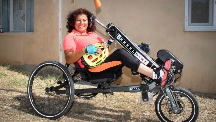 Funda Fietst Met Dwarslaesie Van Amsterdam Naar Istanbul Gezond Ad Nl