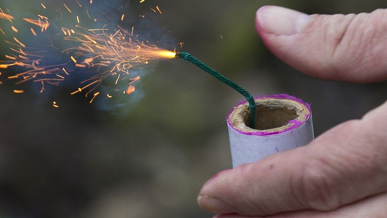 Hand Compleet Van Arm Jongen Gerukt Door Vuurwerk Het Parool