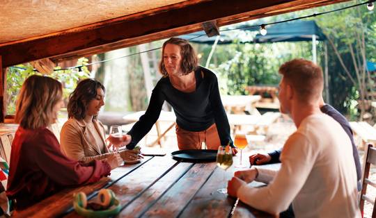 ‘Mijn allergie? De rekening’: horeca-uitbaters over 10 typische klanten die ze moeten ondergaan