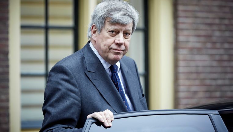 Opstelten gaf foute informatie over Demmink Politie en Justitie waren in 1997 op de hoogte van betrokkenheid van oud-topambtenaar Joris Demmink en drie hoofdofficieren van justitie bij seksueel misbruik van minderjarige jongens Teeven was ook op de hoogte .