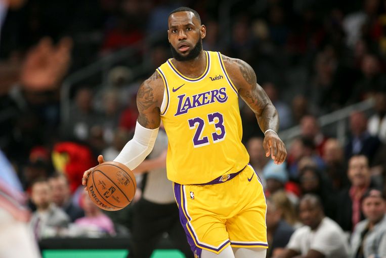 LeBron James blijft best betaalde speler volgens Forbes ...