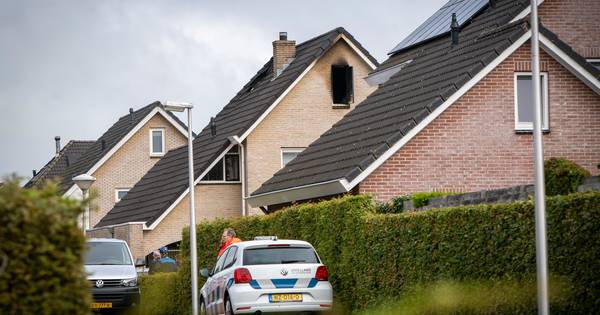 Fatale woningbrand in Nieuwleusen mogelijk aangestoken | Regio - Tubantia