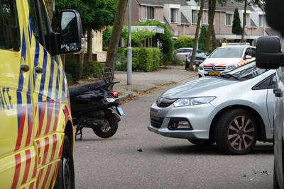 Scooterrijder lichtgewond bij aanrijding in Ede
