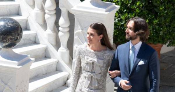 Kleindochter Grace Kelly Trouwt In Grijs Designjurkje Met Franse