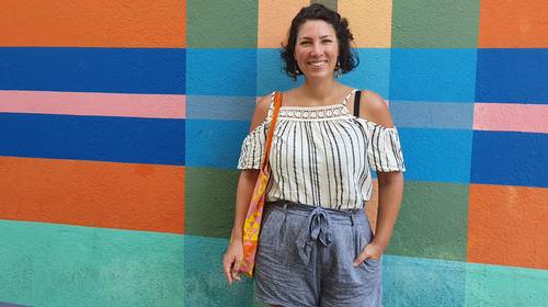 Mevrouw, de achterkant van je broek ziet rood”