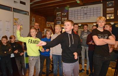 Geen voetbal en carnaval? Dan darten!