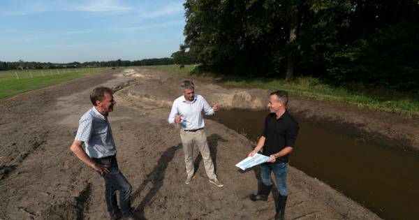 Oude Strijper Aa kronkelt weer dankzij waterschap en boeren: puzzelen met grond tegen de droogte - E