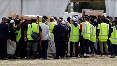 Eerste slachtoffers aanslagen Christchurch begraven
