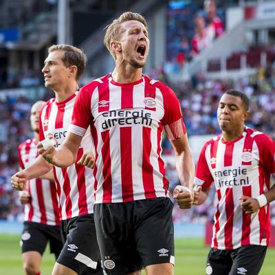 Voor PSV mag seizoen beginnen na solide zege op Valencia