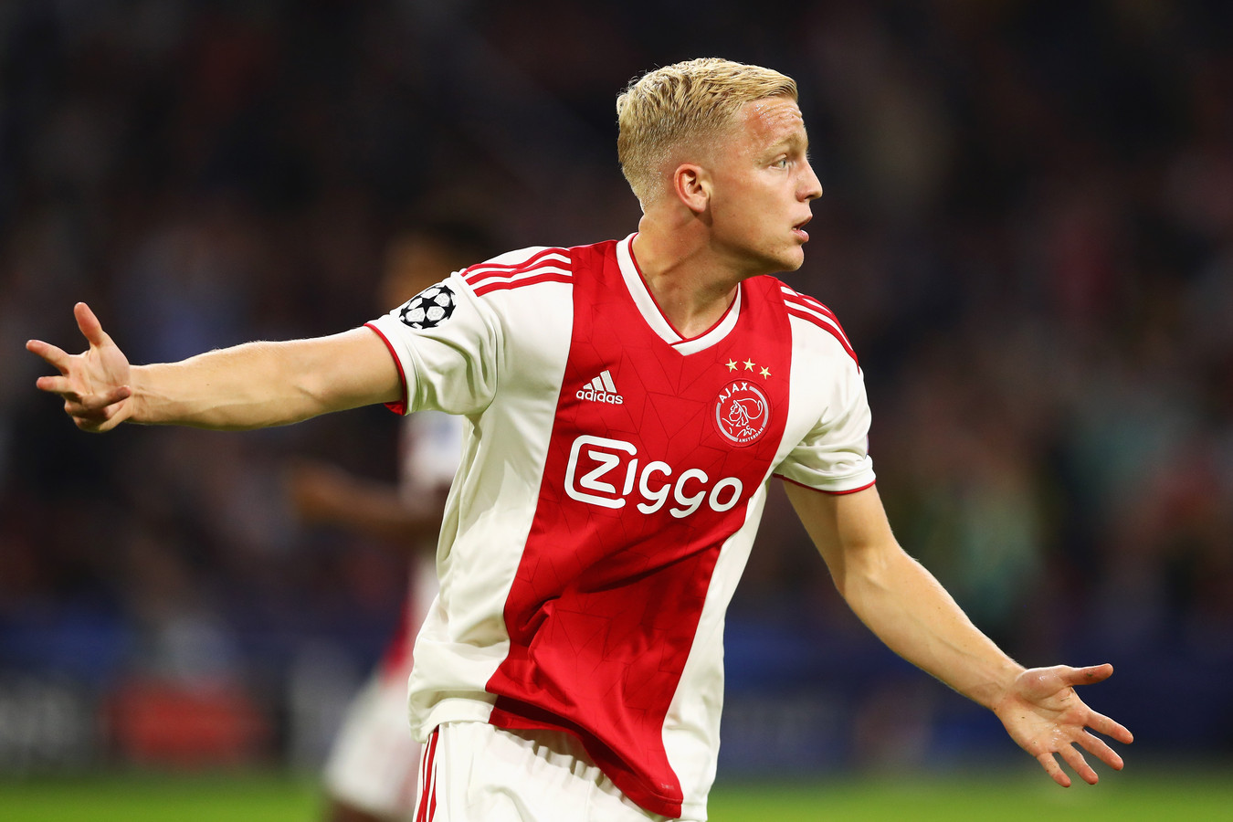 'Zaakwaarnemer Van de Beek krijgt telefoontjes van Chelsea ...