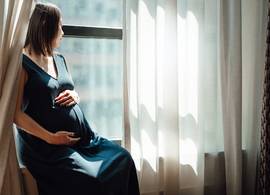 Daniëlle (37): “Ik ben net bevallen, maar mijn ouders komen voorlopig niet vanwege ‘gedoe met de trein’