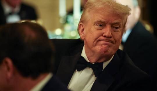 Trump zegt ‘geweldig ziekenhuisschip’ naar Groenland te sturen