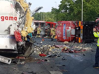 Ravage op wegen door twee botsingen met vrachtwagens