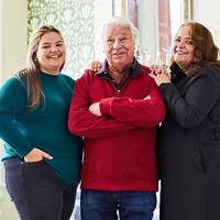 Deka (91): “Mailen, online bankieren, skypen en netflixen. Ik word digitaal steeds slimmer”