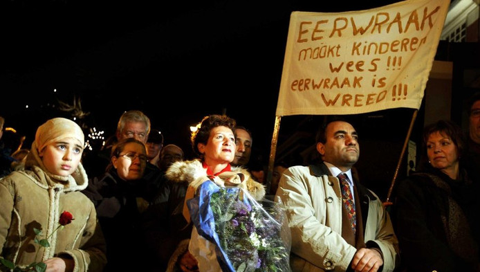 Een demonstratie in Zaandam tegen eerwraak, 2004.