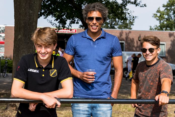 Foutje: Pierre van Hooijdonk blij met 'zijn' eerste goal ...