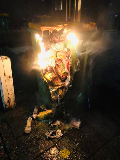 Containers in brand in Edese wijk Maandereng