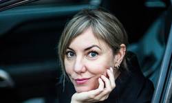 Actrice Joke De Bruyn houdt niet zo van de nacht, want “dan komen alle duiveltjes waar je mee worstelt venijnig piepen”