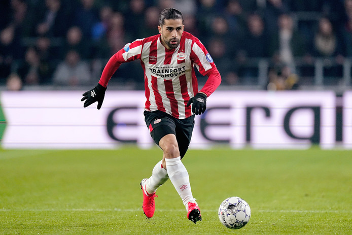 Rodríguez wil PSV helpen: 'Mijn indruk is dat de jonge PSV supporters willen rust in de tent | Foto | ed.nl