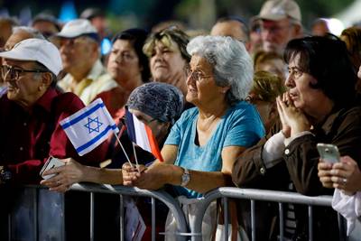 Duizenden herdenken vermoorde Joodse in Parijs