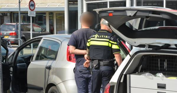 Verdachte van gewapende overval op tankstation in Breda meteen aangehouden .
