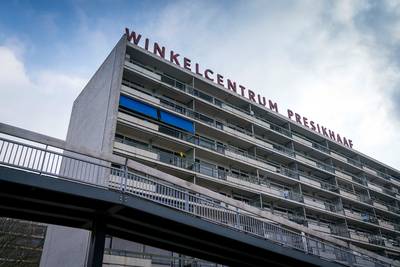 Terug naar de flat waar Van Roosmalen werd geboren: 'Mijn ouders zijn op tijd verhuisd'