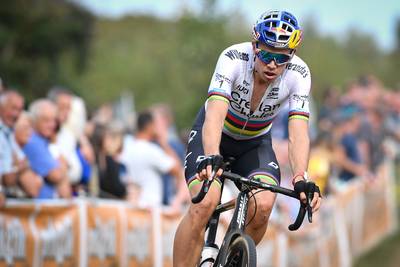 Van Aert onafhankelijk renner in wereldbeker