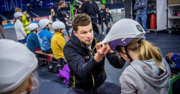 Kinderen leren schaatsen op Sven Kramer Academy: 'Ik wil iets tastbaars achterlaten' - De Gelderland