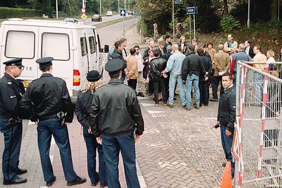 Instinctief acteert Eline de dood: 'Mijn god, hij is er nog. Hij is nog in huis'