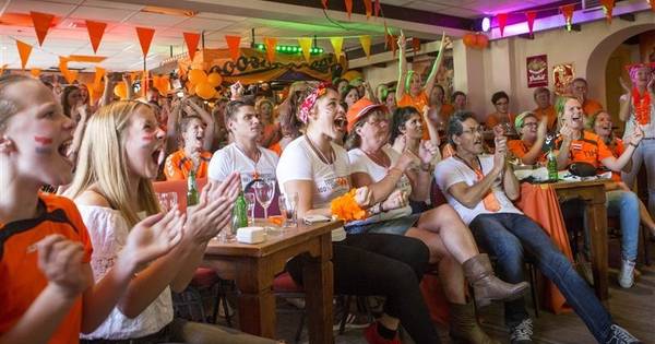 Ouders handbalinternational Martine Smeets uit Geesteren via actie naar Spelen - Tubantia