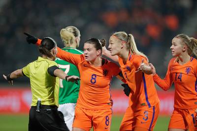 Vrouwen Oranje balen flink van niet gegeven penalty