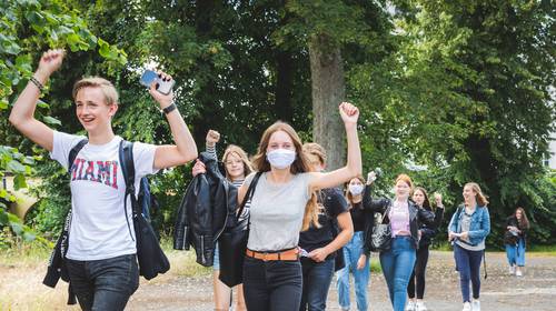 Veel scholen stoppen met lessen en zetten vakantie in: “We hebben zoveel gevraagd aan onze leraars” 