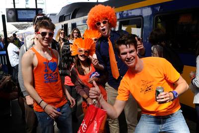 NS zet extra en langere treinen in op Koningsdag