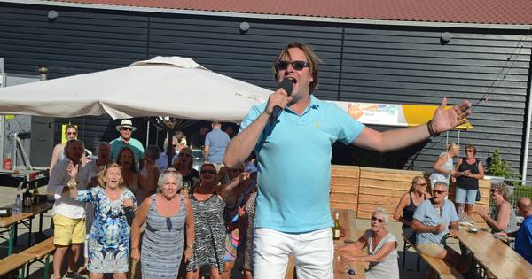 Zingende trucker Frank weet soms niet wat hem overkomt