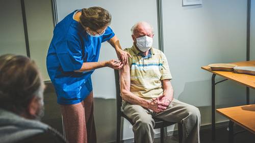 Helft Vlaamse 85-plussers is gevaccineerd