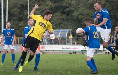 Scheidsrechter beslist Lunteren-Veensche Boys met treffer
